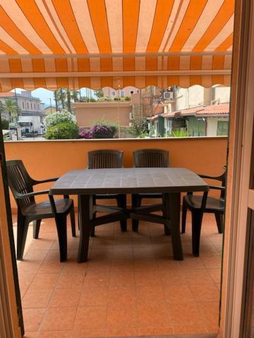 The Shell Apartment Bordighera Exterior photo